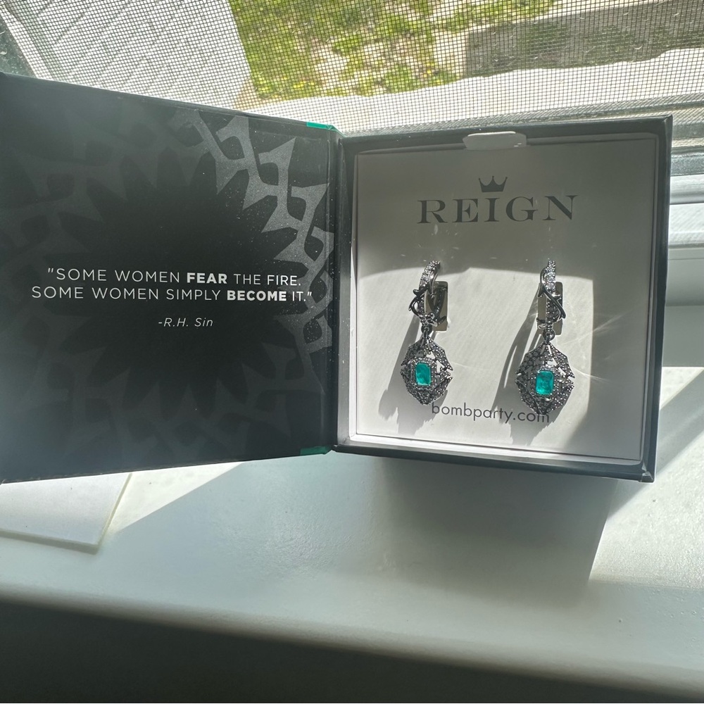 bomb party reign villain earrings "mist of enchantment"